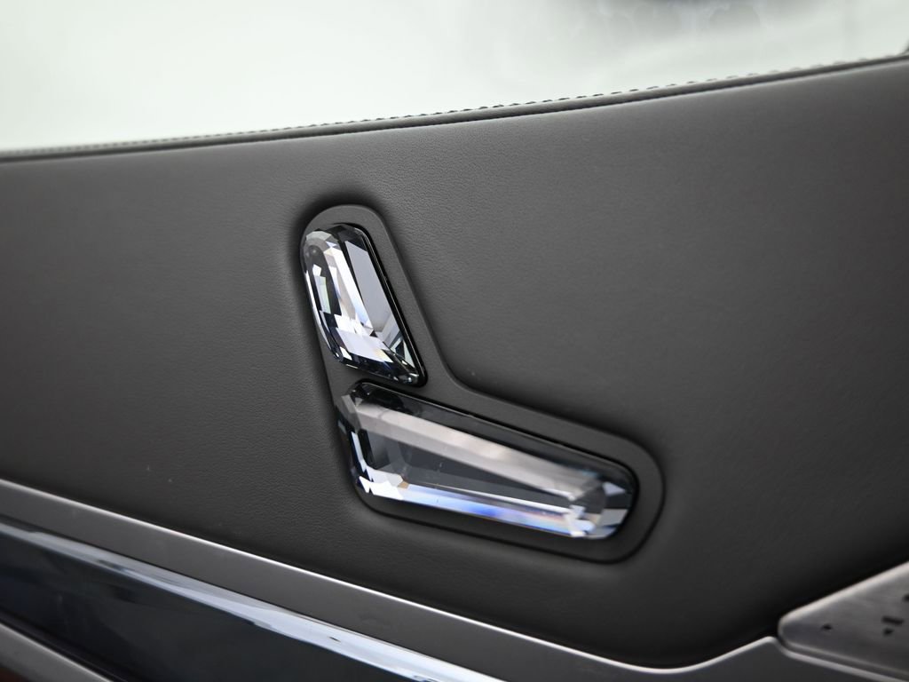 Used 2023 BMW 760i xDrive image 40
