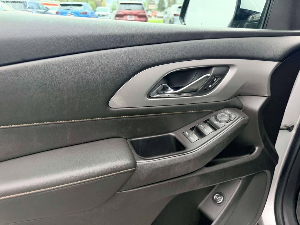 Used 2018 Chevrolet Traverse LT FWD image 13