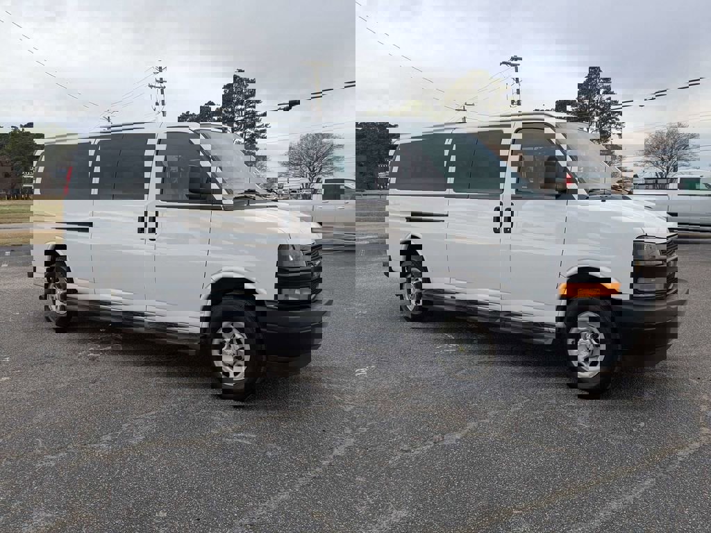 Used 2023 Chevrolet Express 3500 LS image 3