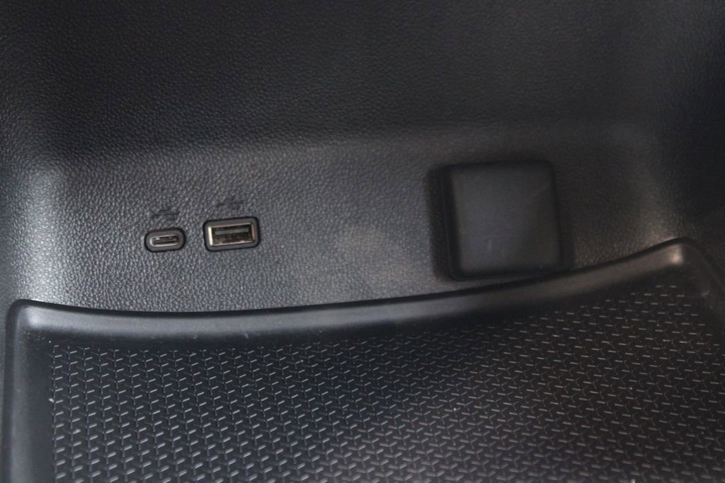 Used 2024 Chevrolet Traverse LS w/ Midnight/Sport Edition image 27