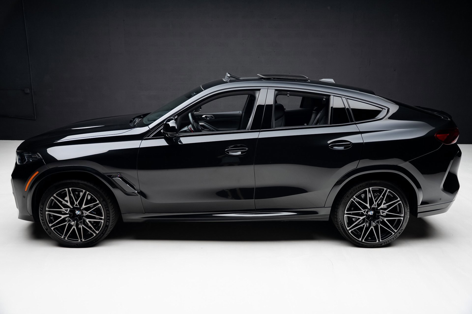 Used 2024 BMW X6 M Competition image 16