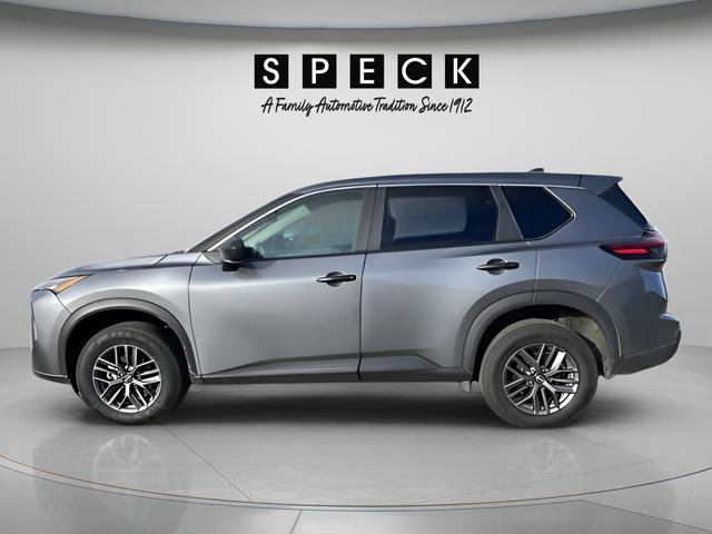 Used 2024 Nissan Rogue S AWD/4WD image 2