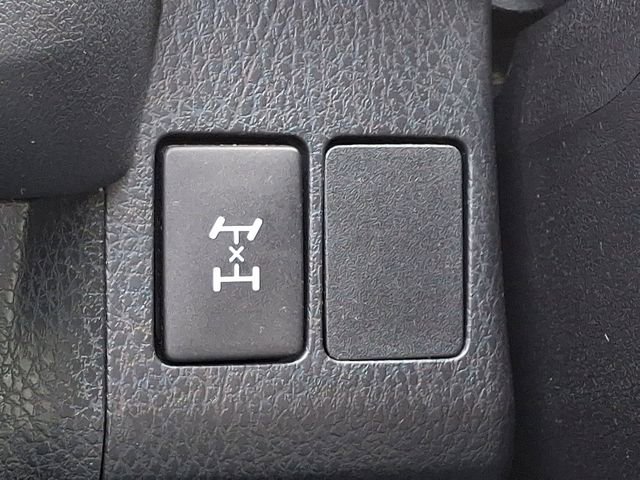 Used 2018 Toyota RAV4 LE image 25