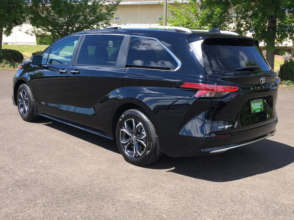 New 2026 Toyota Sienna Platinum AWD/4WD image 4