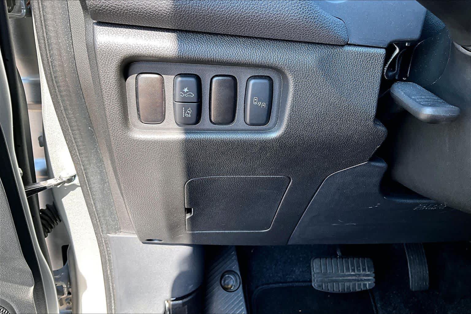 Used 2025 Mitsubishi Outlander Sport SE AWD/4WD image 32