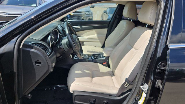 Used 2015 Chrysler 300 Limited RWD image 17
