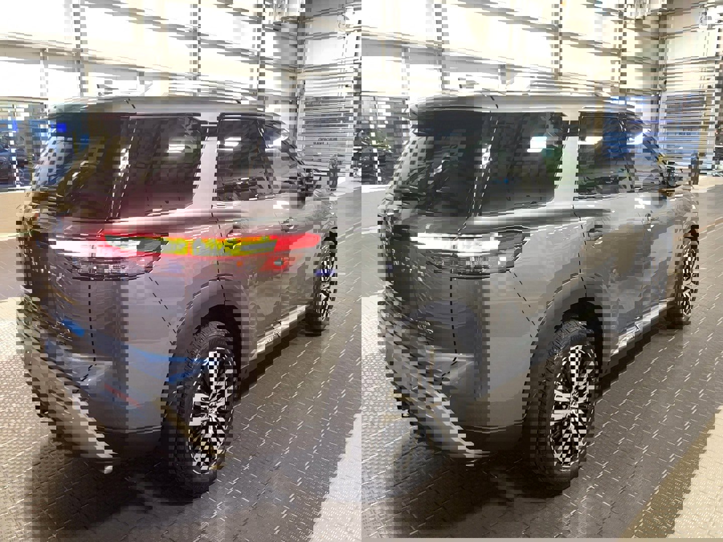 Used 2025 Nissan Pathfinder Platinum AWD/4WD image 23