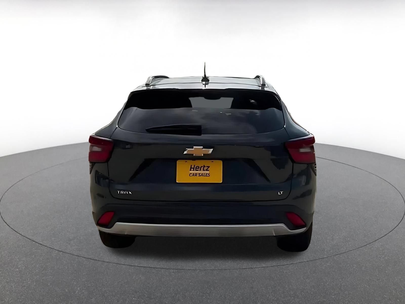 Used 2025 Chevrolet Trax LT FWD image 12