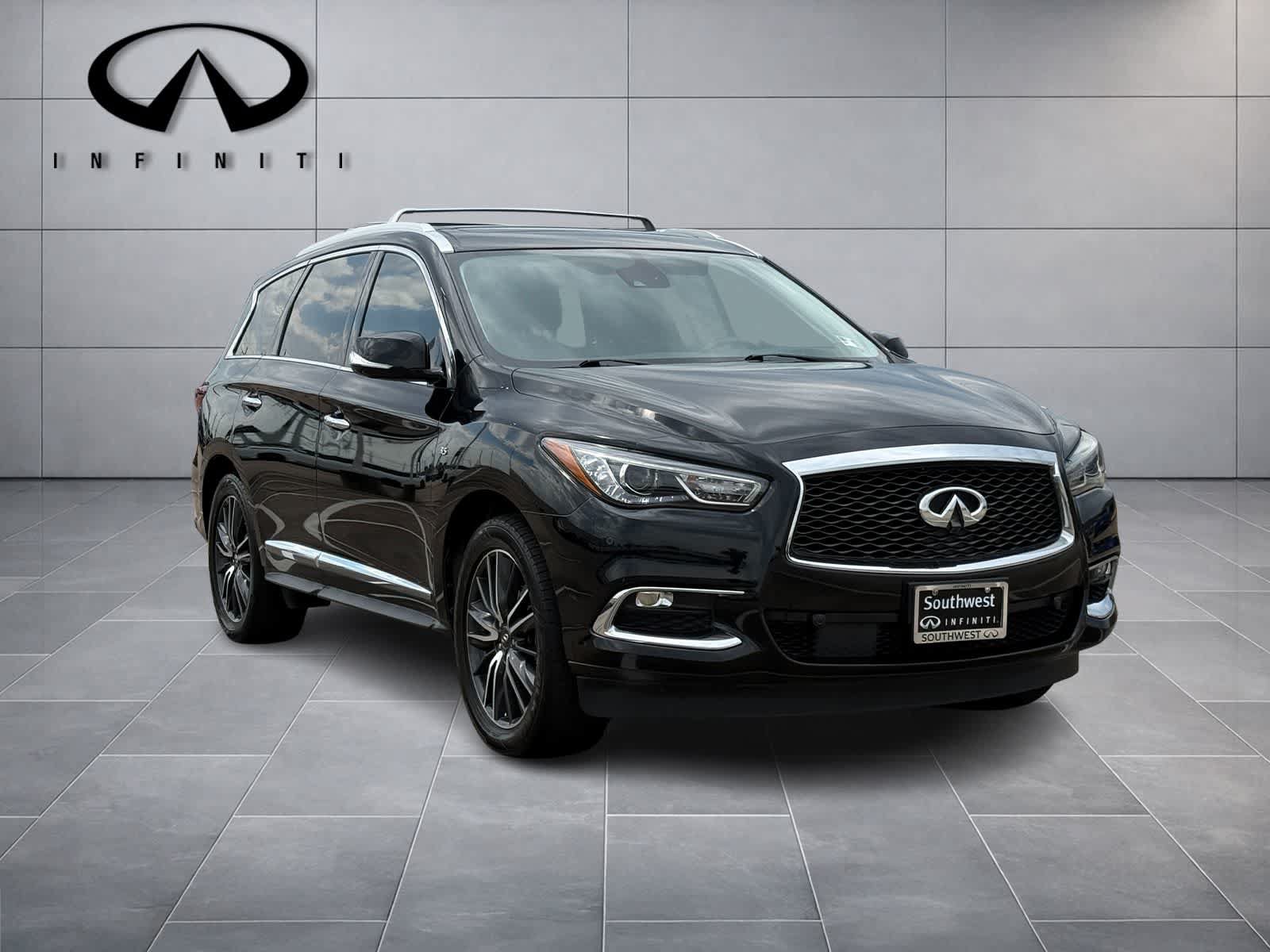 Used 2019 INFINITI QX60 Luxe w/ Sensory Package FWD image 3