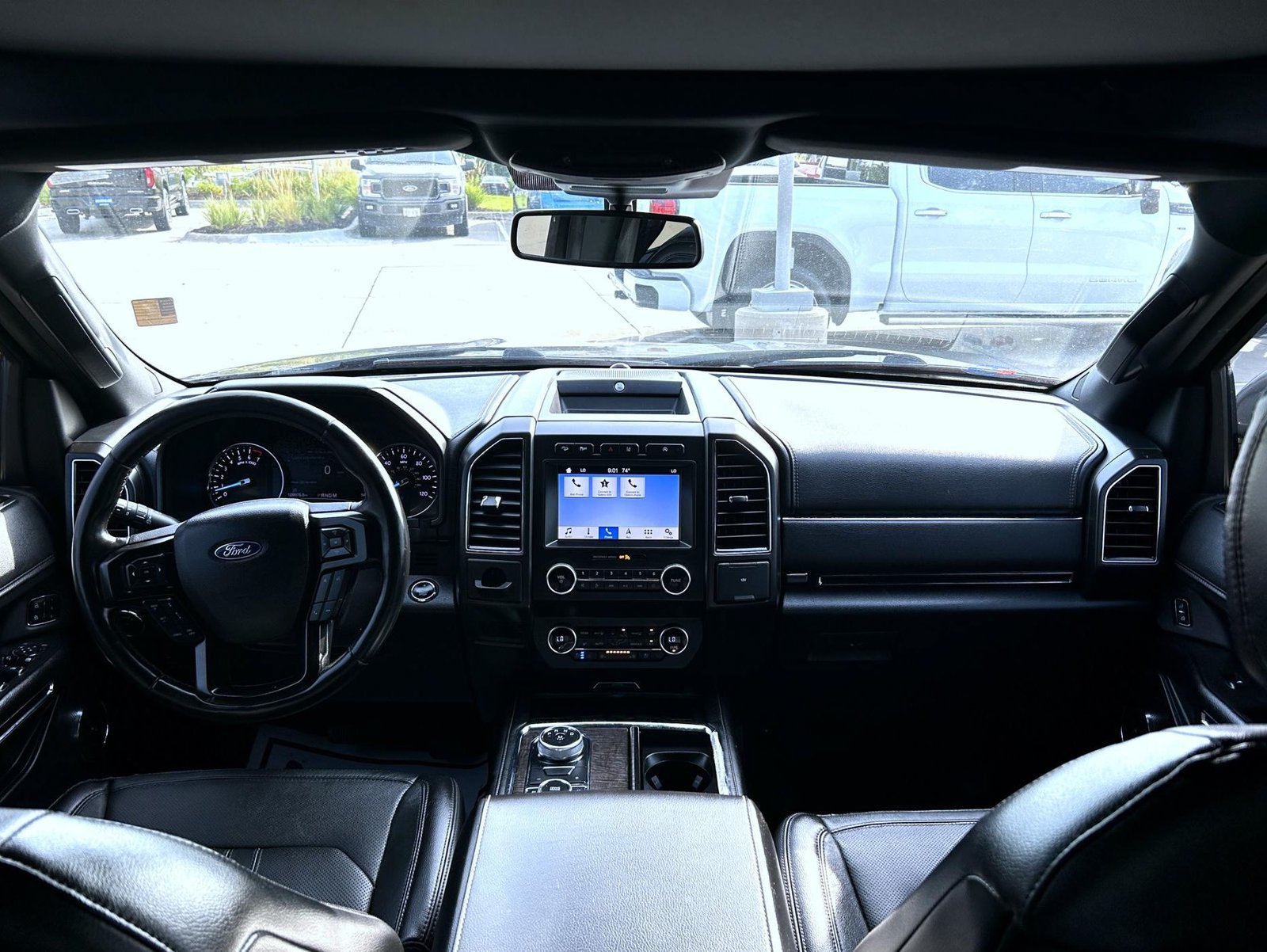Used 2019 Ford Expedition Limited w/ Equipment Group 301A AWD/4WD image 12