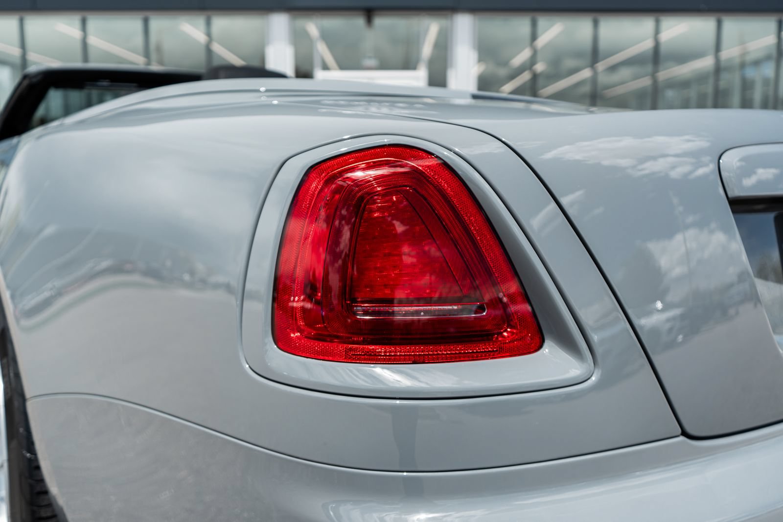 Used 2020 Rolls-Royce Dawn RWD image 13