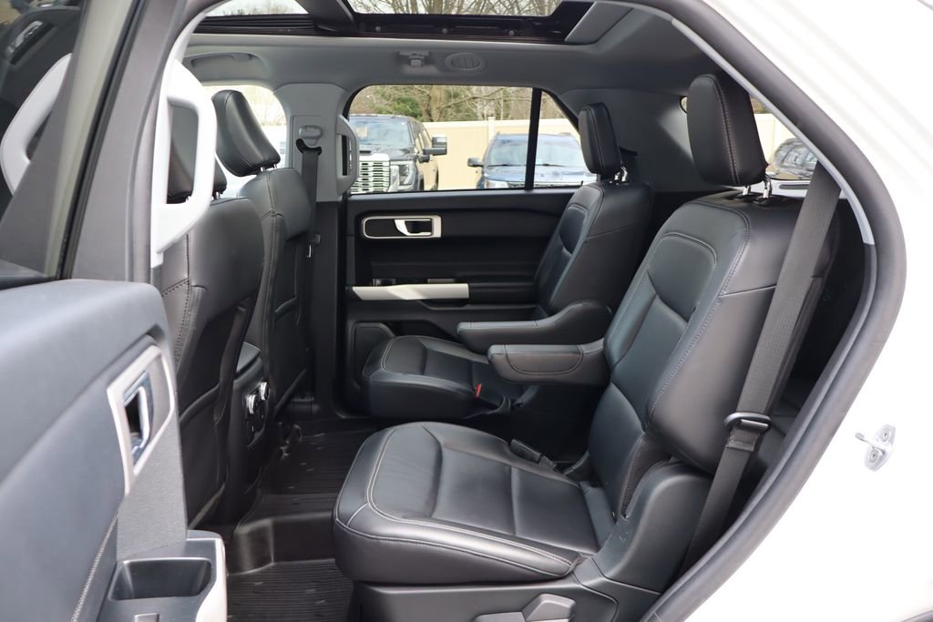 Used 2021 Ford Explorer XLT w/ Equipment Group 202A image 10