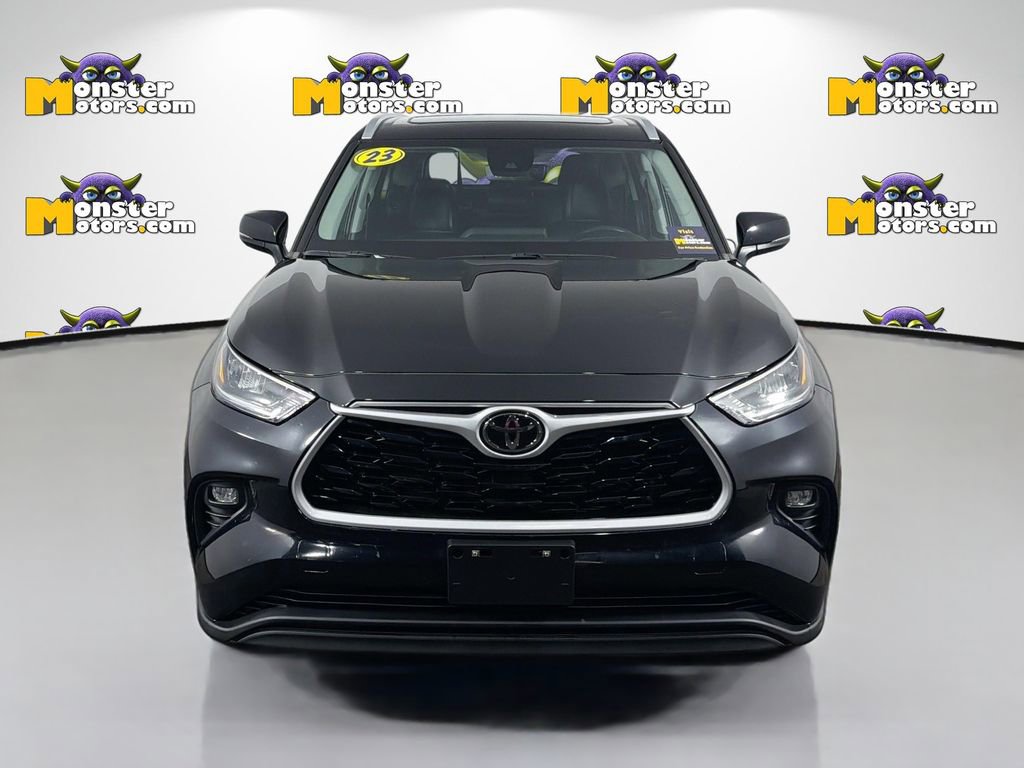 Used 2023 Toyota Highlander XLE image 2