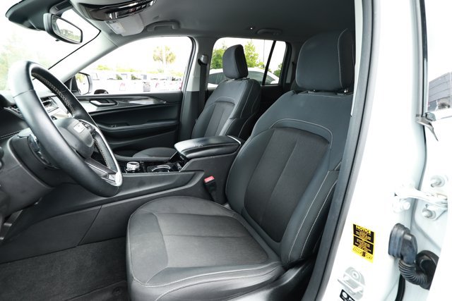 Used 2022 Jeep Grand Cherokee Laredo w/ Luxury Tech Group I AWD/4WD image 24