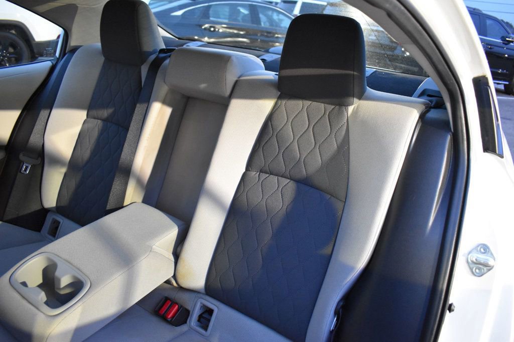 Used 2020 Toyota Corolla LE image 19