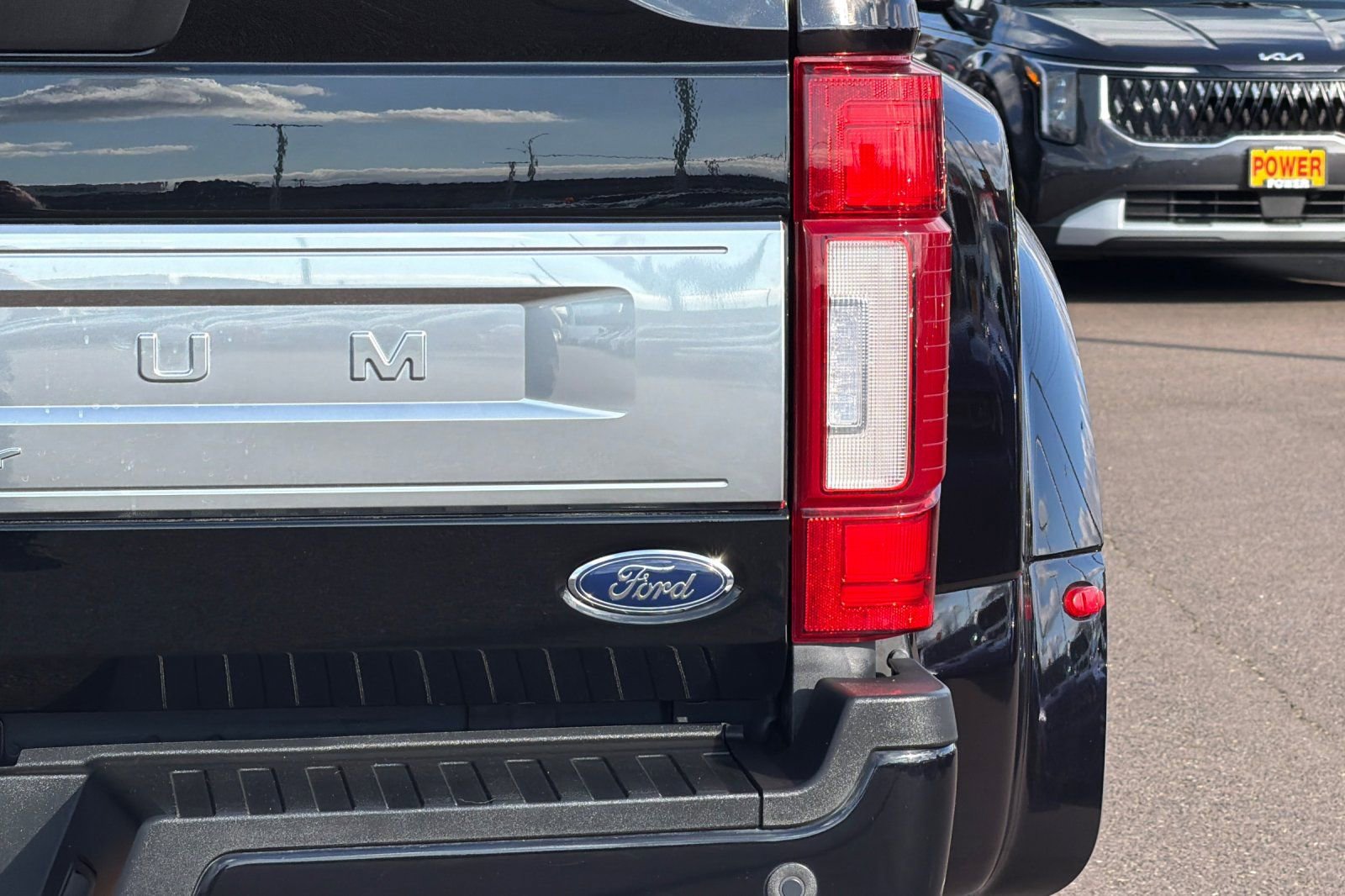 Used 2022 Ford F450 Platinum w/ FX4 Off-Road Package image 27