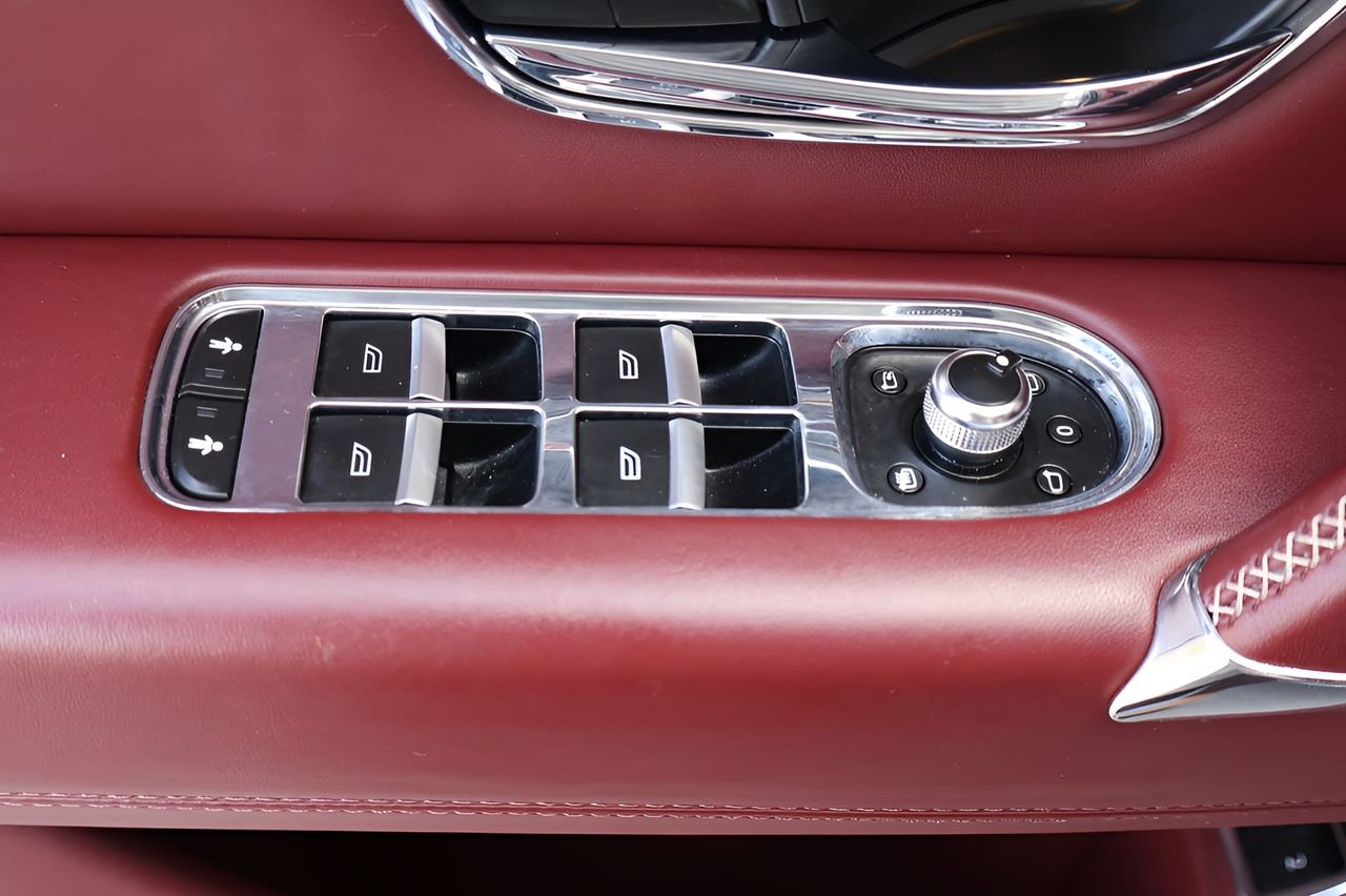 Used 2020 Bentley Bentayga image 13