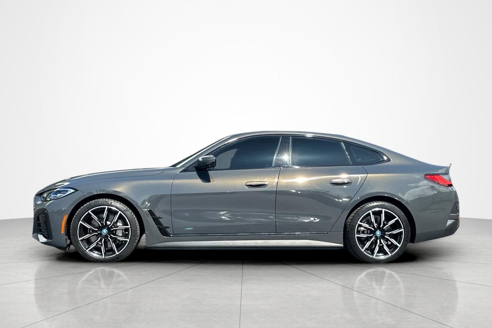 Used 2023 BMW i4 eDrive40 w/ M Sport Package RWD image 2