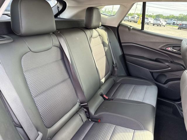 Used 2025 Chevrolet Trax LT w/ LT Convenience Package FWD image 23