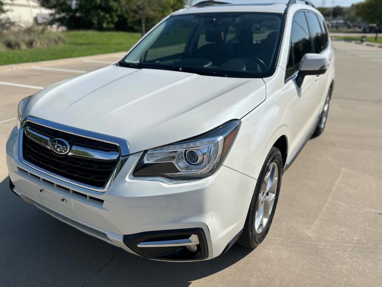 Used 2018 Subaru Forester 2.5i Touring w/ Popular Package #2 AWD/4WD image 2