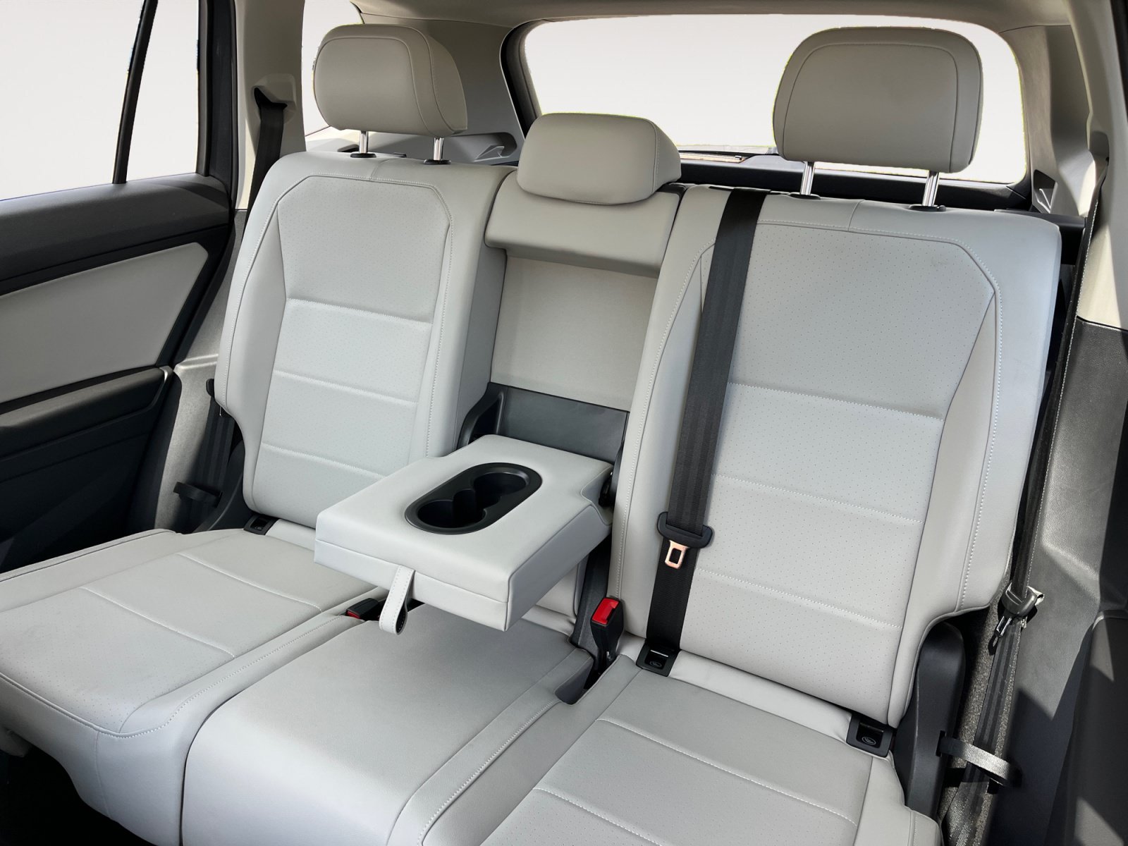 Certified 2020 Volkswagen Tiguan SEL w/ Tiguan Two-Row MDO Package AWD/4WD image 14