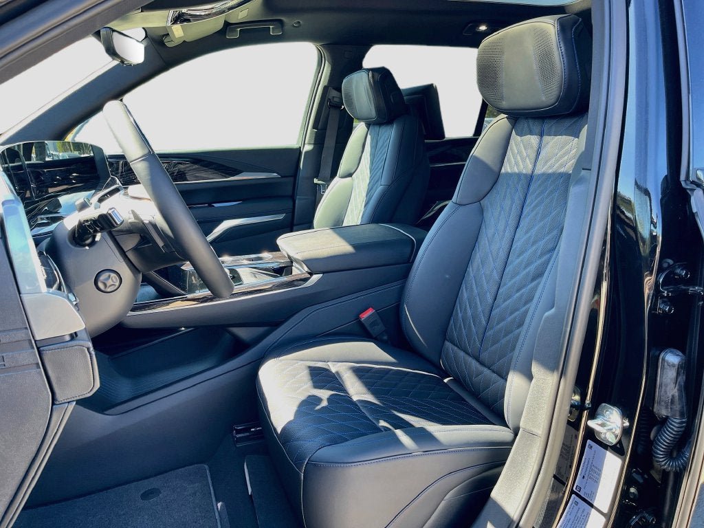 New 2026 Cadillac Escalade IQL Sport 1 w/ LPO, ONYX Package AWD/4WD image 14