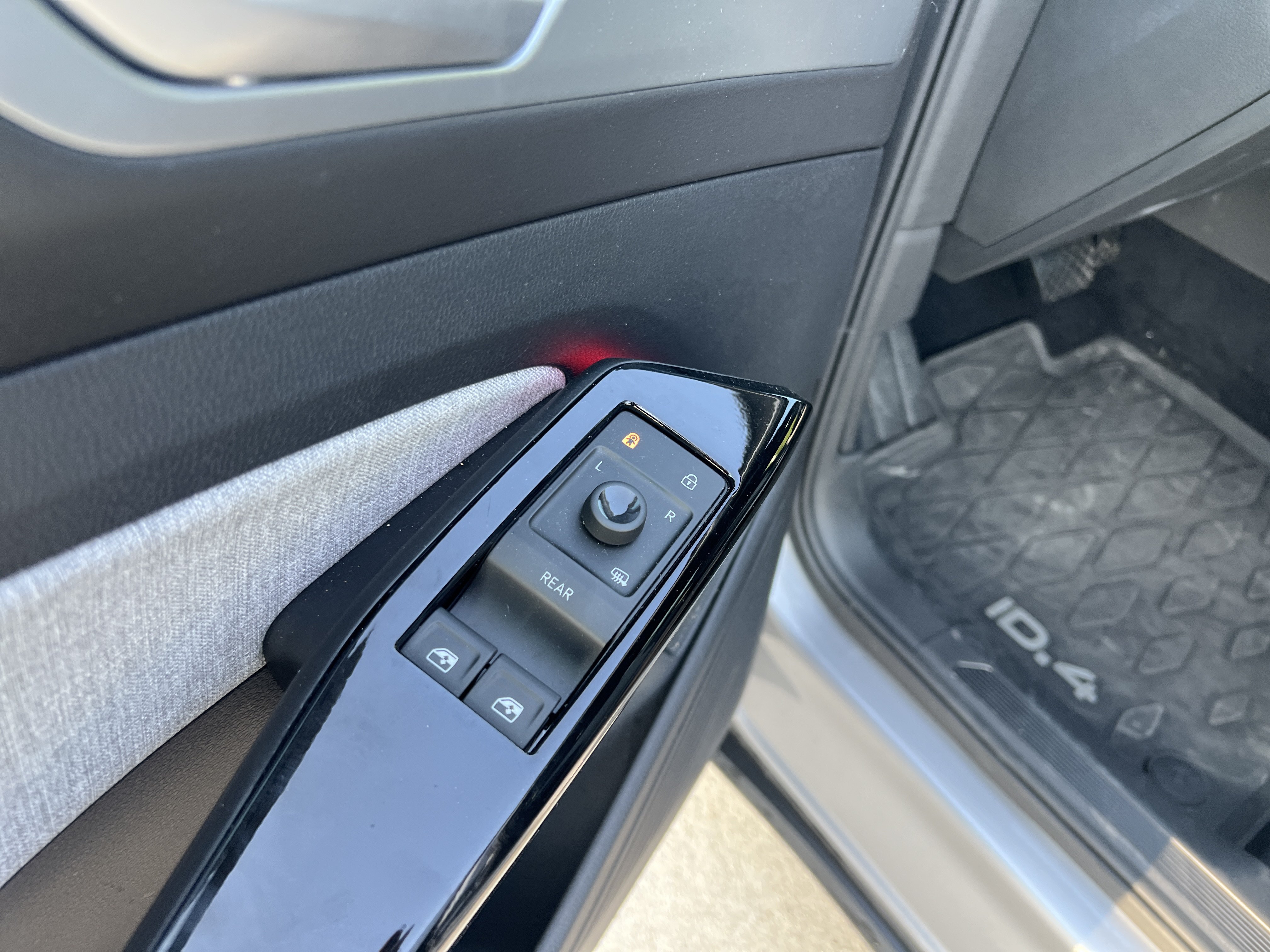 Certified 2023 Volkswagen ID.4 2WD image 7