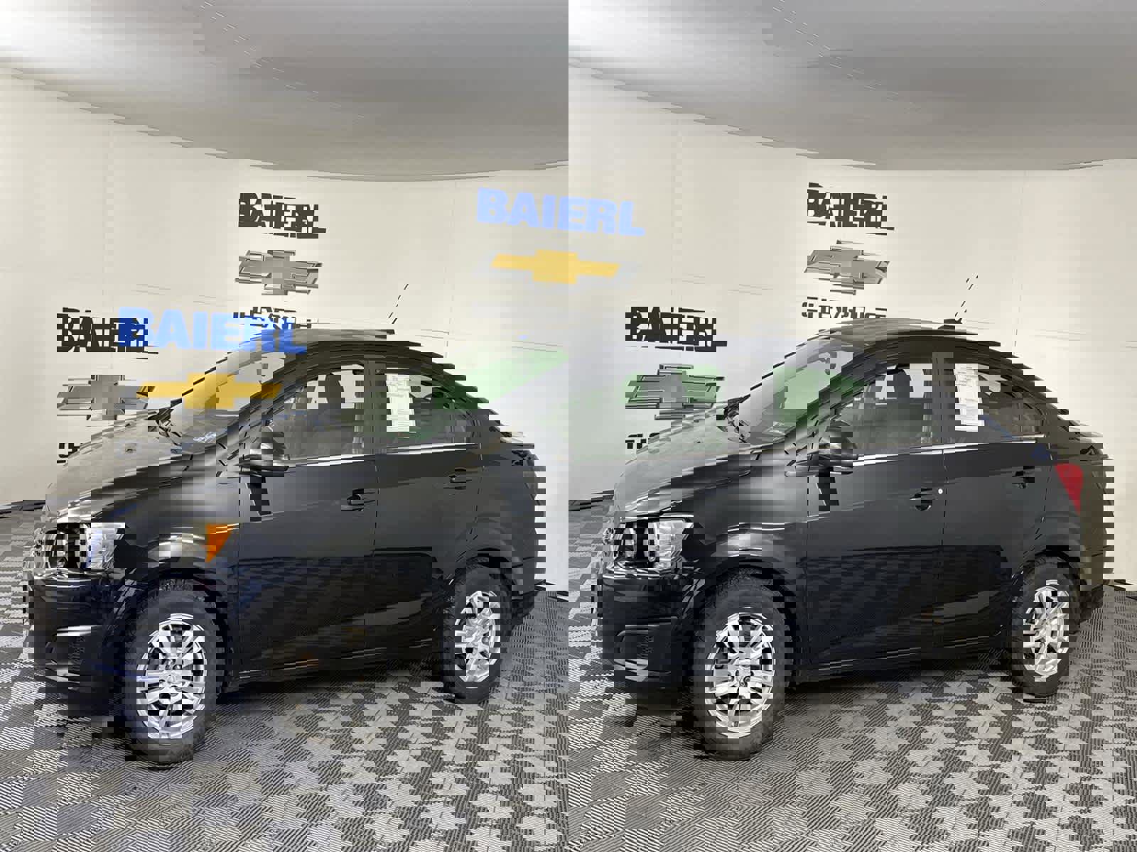 Used 2015 Chevrolet Sonic LT image 2