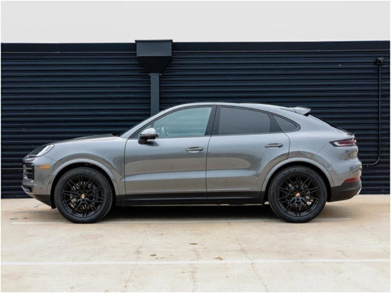 Certified 2025 Porsche Cayenne Coupe image 2