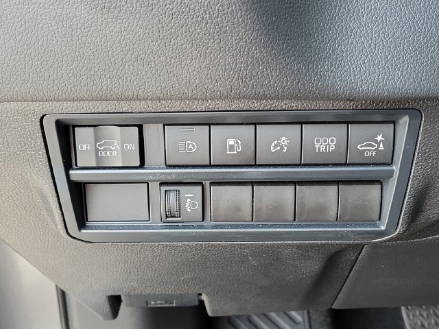 Used 2025 Toyota Sequoia SR5 AWD/4WD image 33