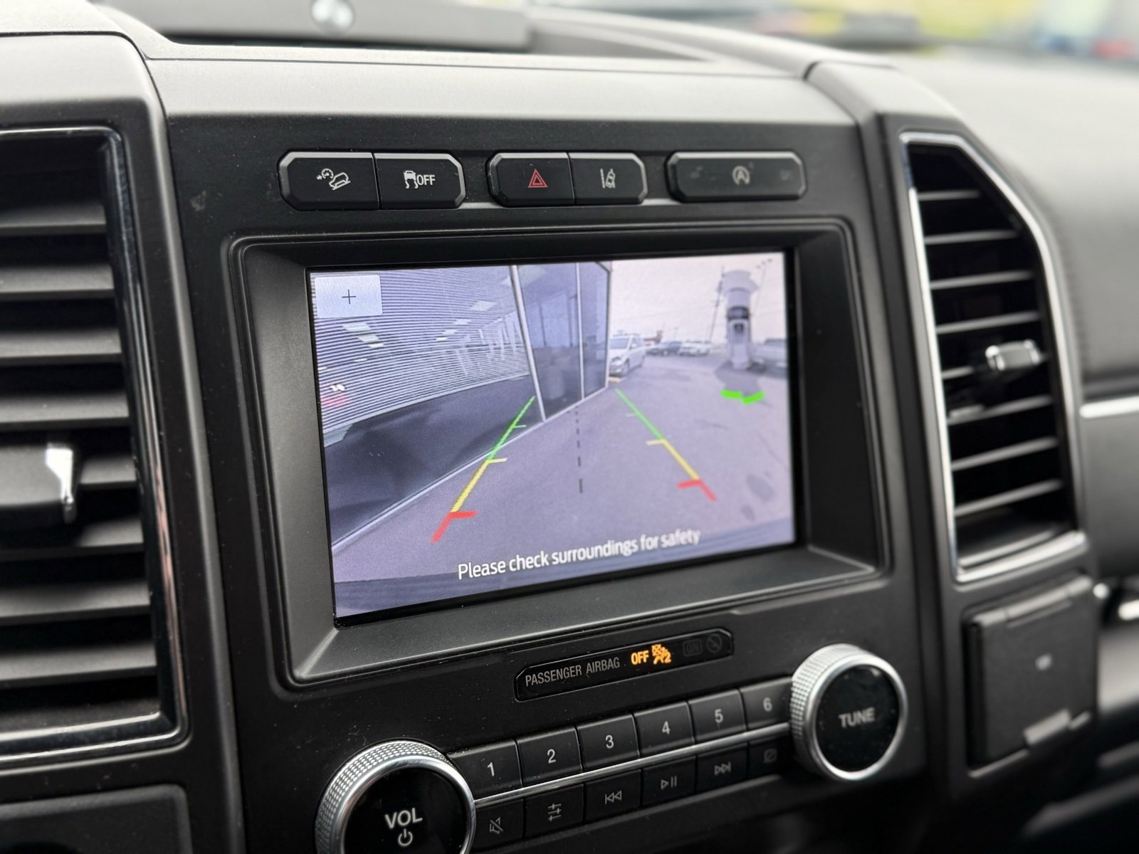 Used 2020 Ford Expedition Limited image 29