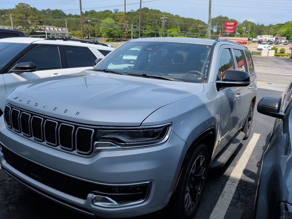 Used 2024 Jeep Wagoneer Series III AWD/4WD image 2