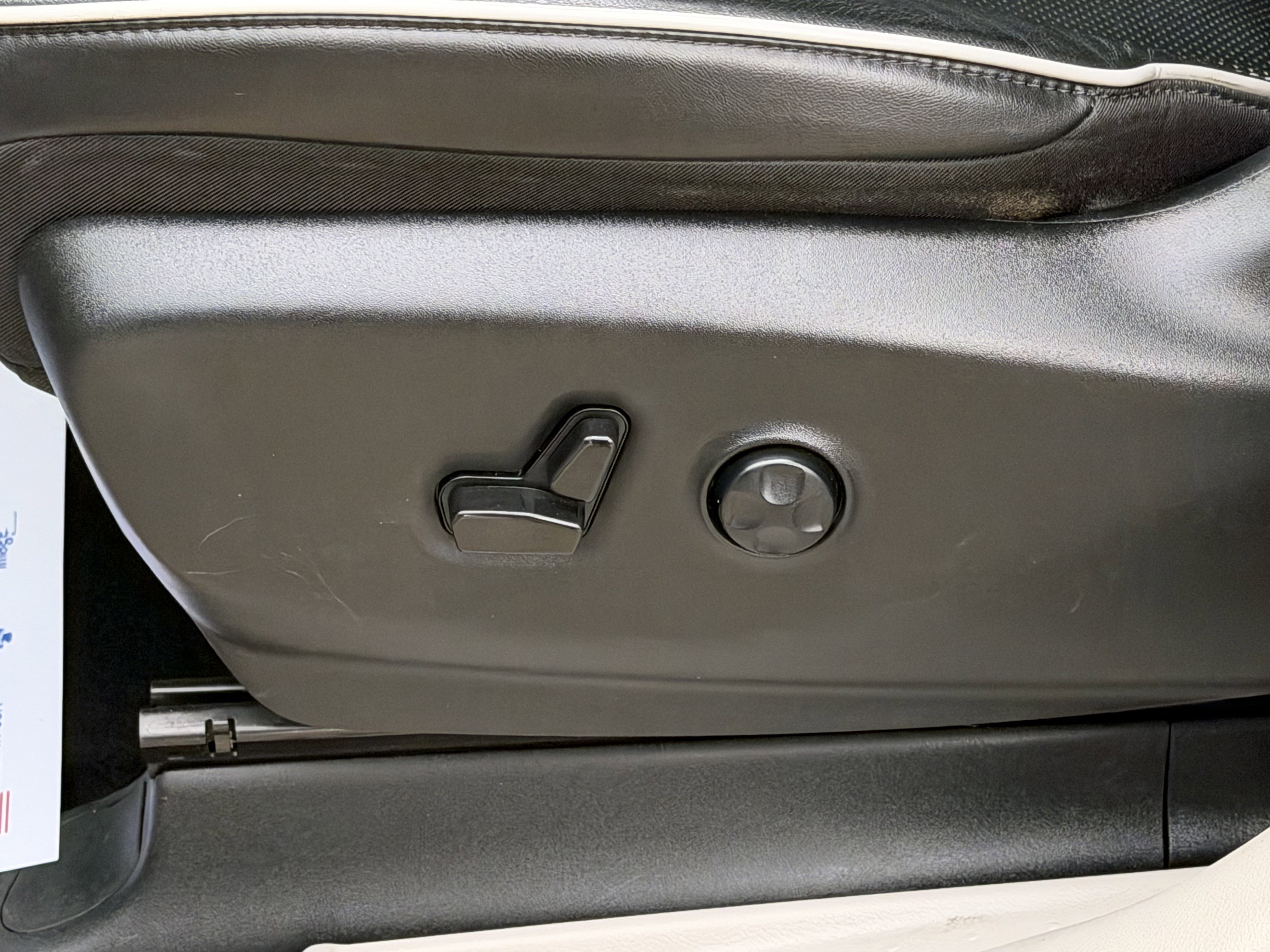 Used 2024 Chrysler Pacifica Limited FWD image 17