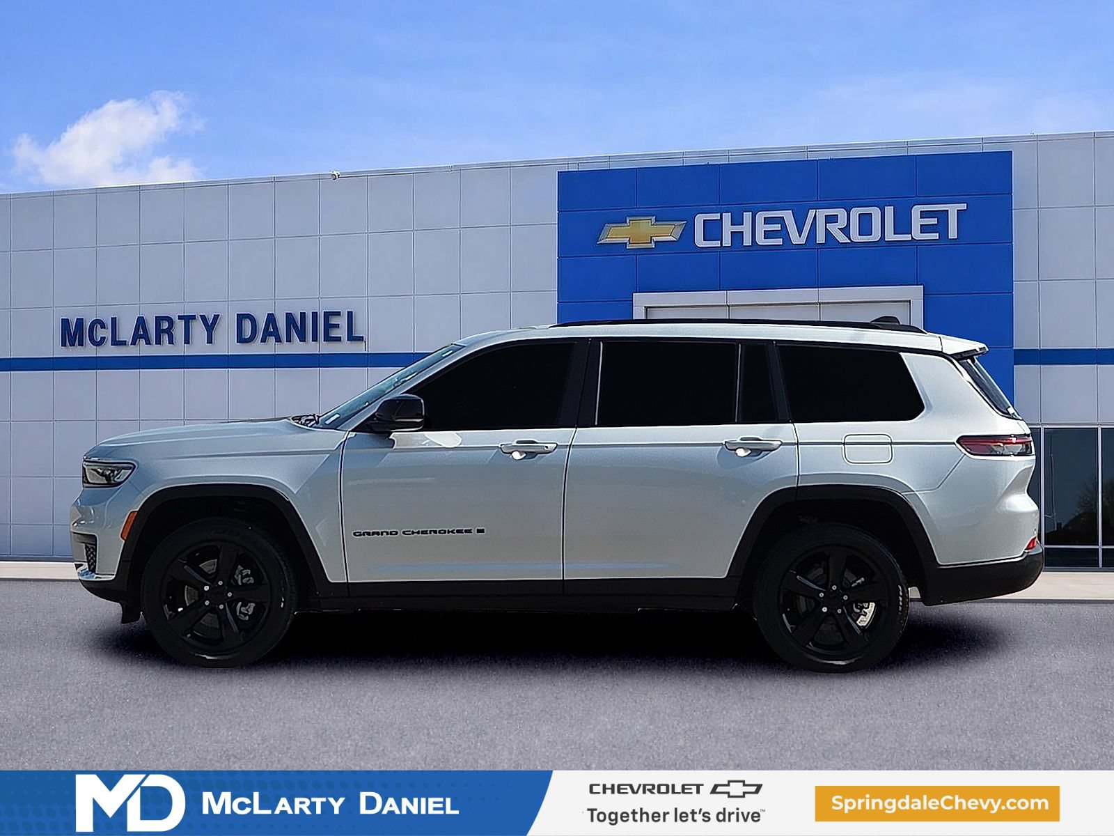 Used 2023 Jeep Grand Cherokee L Laredo AWD/4WD image 3