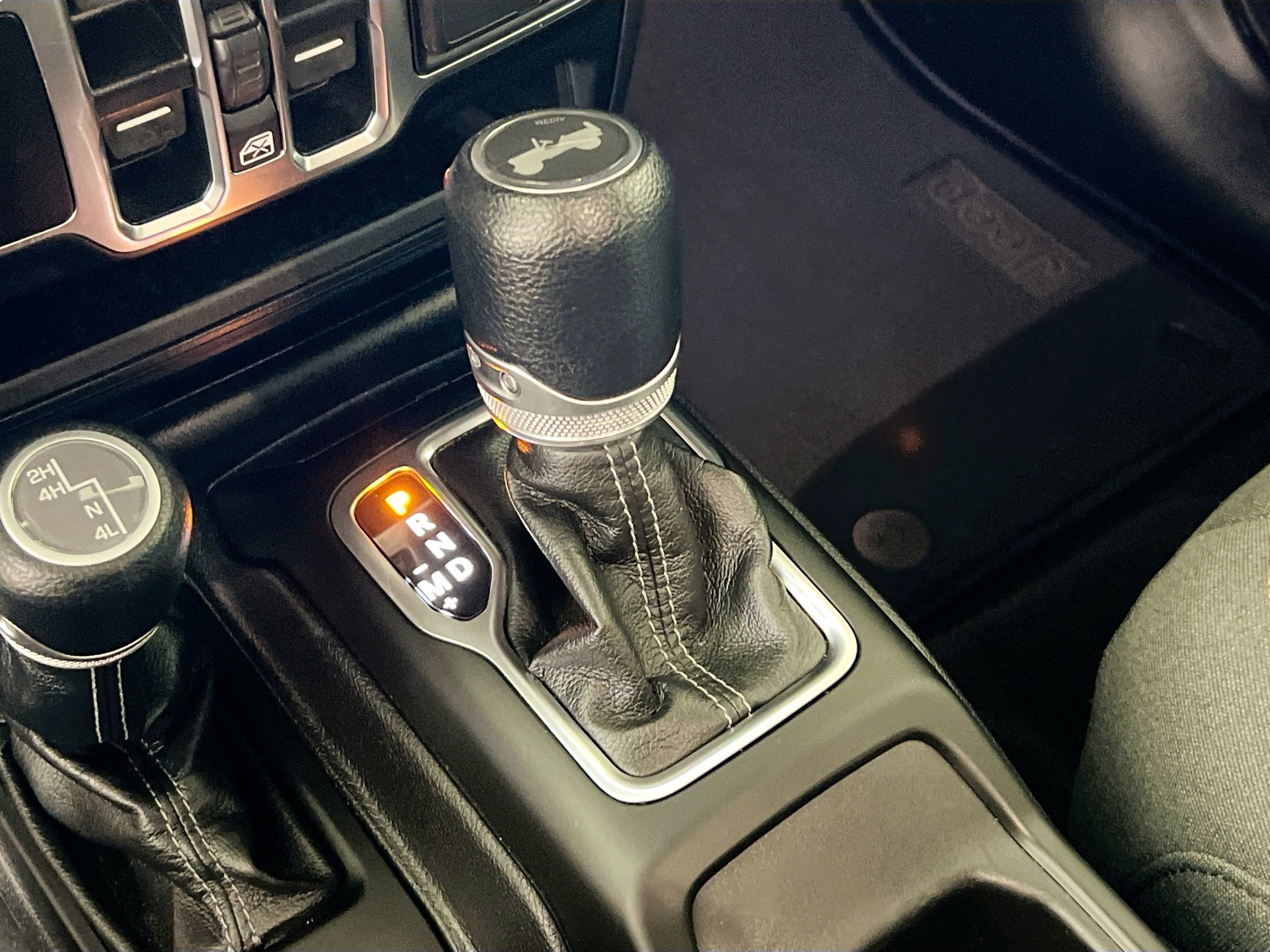 Used 2024 Jeep Wrangler Sport S image 25