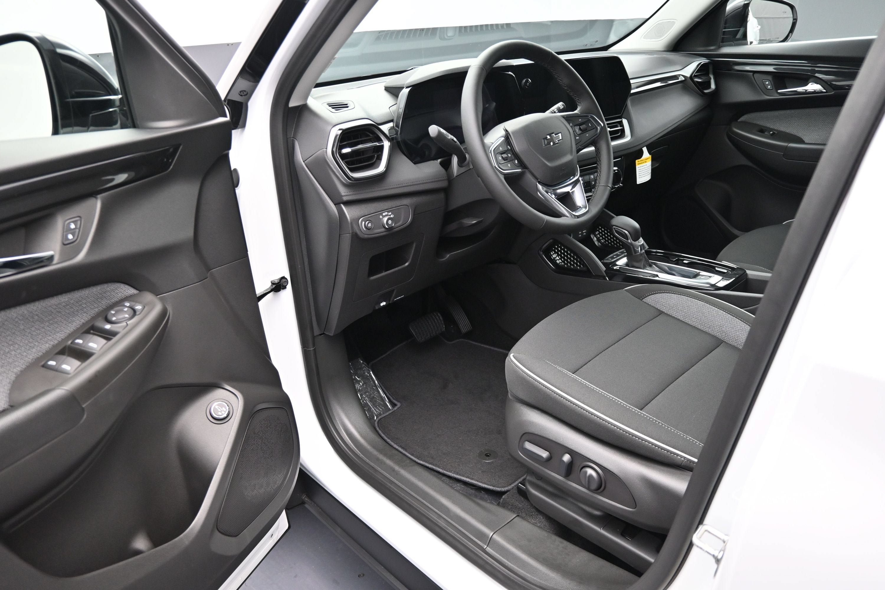 New 2026 Chevrolet TrailBlazer LT w/ Convenience Package FWD image 10