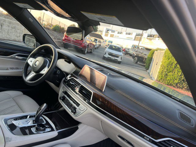 Used 2020 BMW 745e xDrive image 30