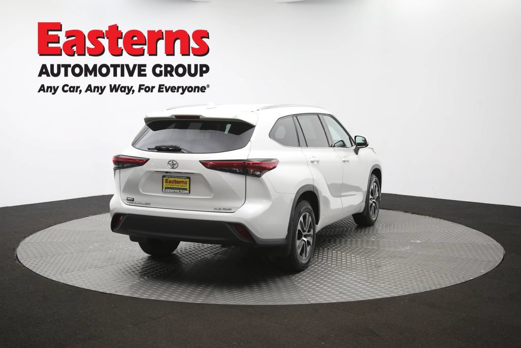 Used 2021 Toyota Highlander XLE AWD/4WD image 41