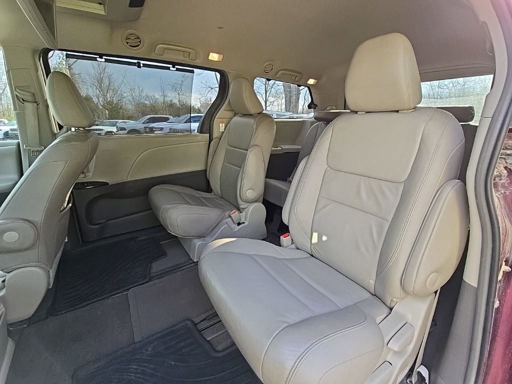 Used 2017 Toyota Sienna XLE image 16