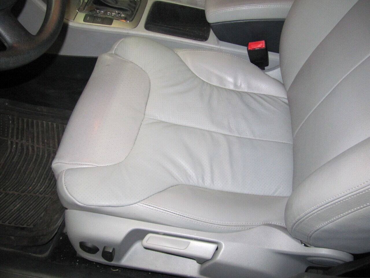 Used 2006 Volkswagen Passat Value Edition FWD image 23