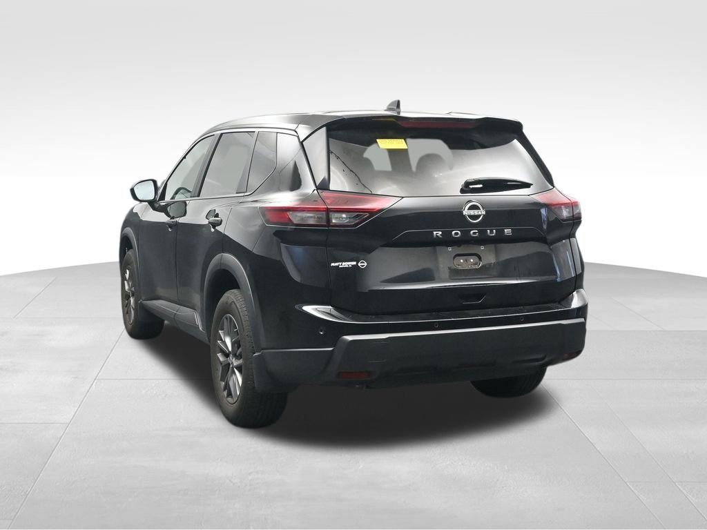 Used 2025 Nissan Rogue S image 4