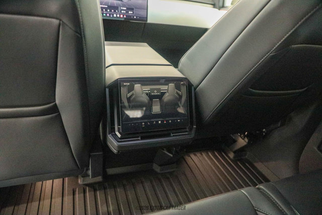 Used 2024 Tesla Cybertruck AWD Crew Cab image 16