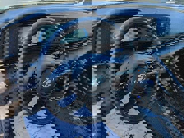 Used 2025 Hyundai Elantra Sport image 12