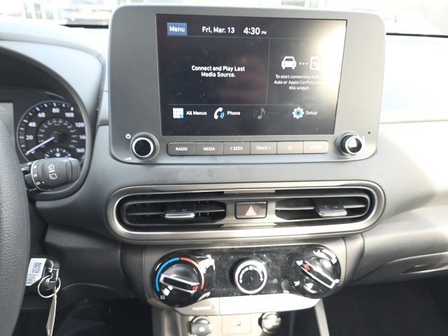 Used 2023 Hyundai Kona SE image 17