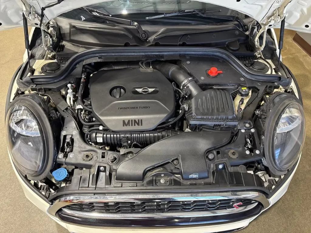 Used 2019 MINI Cooper S w/ Signature Upholstery Package FWD image 9