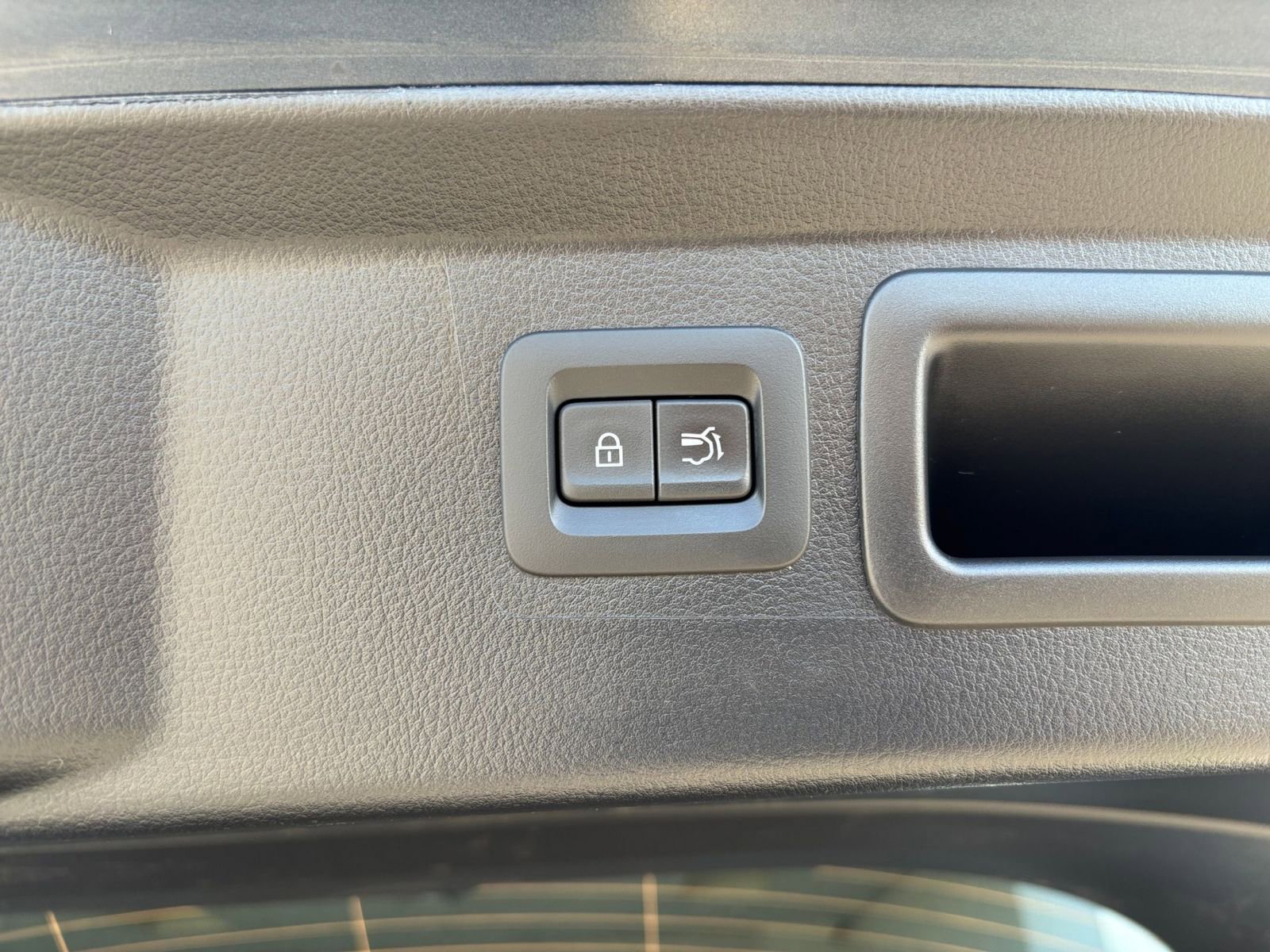 Used 2025 MAZDA CX-50 AWD 2.5 S w/ Premium Package image 23