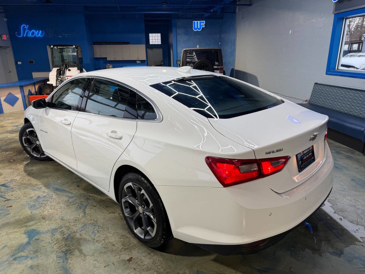 Used 2024 Chevrolet Malibu LT image 2