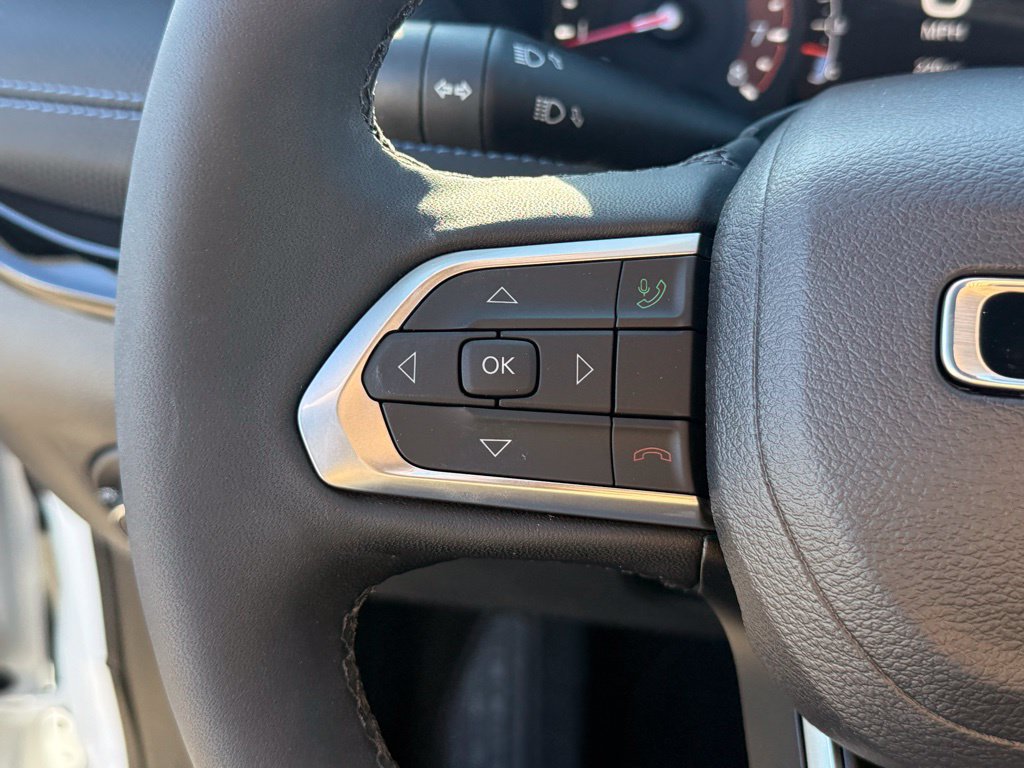 Used 2026 Jeep Compass Latitude AWD/4WD image 18