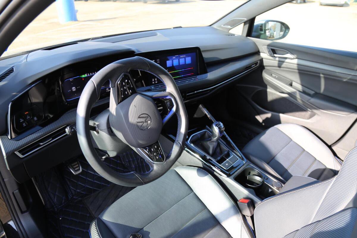 Used 2024 Volkswagen Golf R image 5