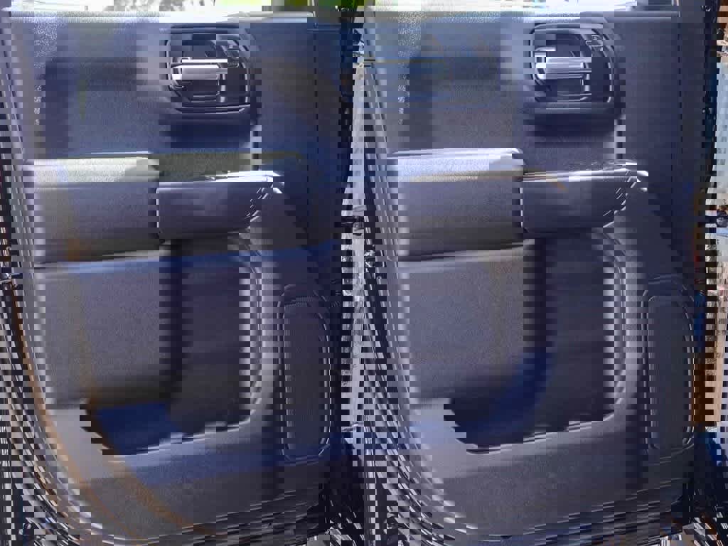 Used 2025 Chevrolet Silverado 1500 Custom Trail Boss w/ Dark Appearance Package image 19